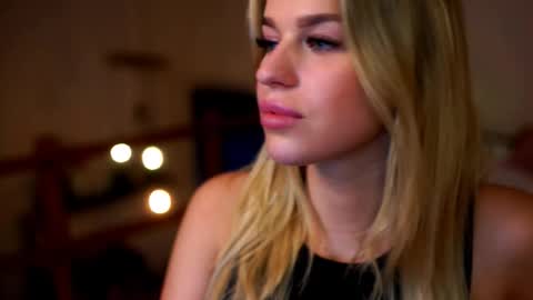 Snapshot of elister_alison chatting on 26, 9, 2025 Sunflower  online show from 26, 9, 2025