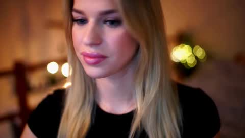 Snapshot of elister_alison chatting on 1, 10, 2025 Sunflower  online show from 1, 10, 2025