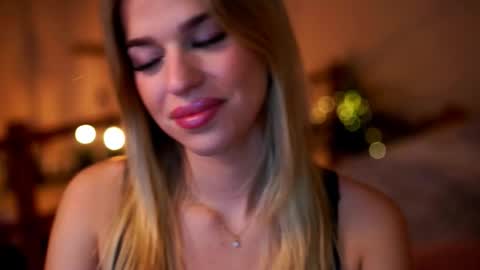 Snapshot of elister_alison chatting on 15, 10, 2025 Sunflower  online show from 15, 10, 2025