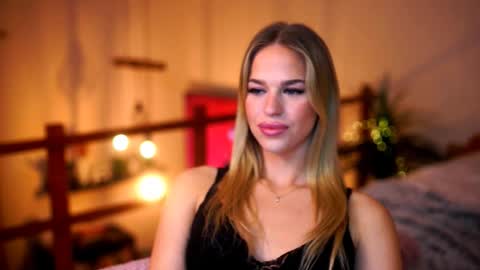 Snapshot of elister_alison chatting on 30, 10, 2025 Sunflower  online show from 30, 10, 2025