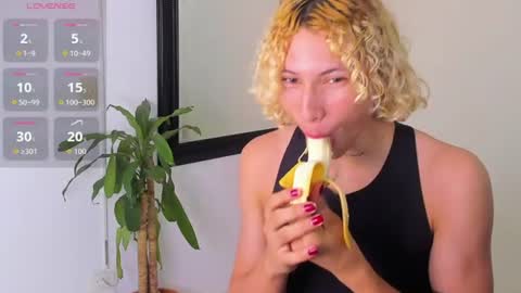 Snapshot of elite__models chatting on 23, 7, 2026 Valentino Konny y Jhon online show from 23, 7, 2026