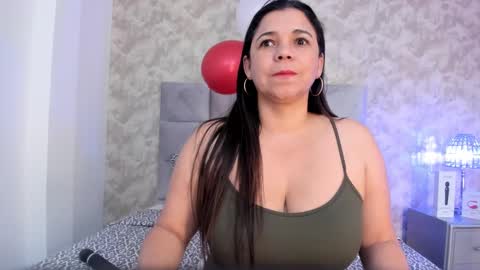 Snapshot of elizabeth_colleman chatting on 18, 2, 2025 Elizabeth online show from 18, 2, 2025