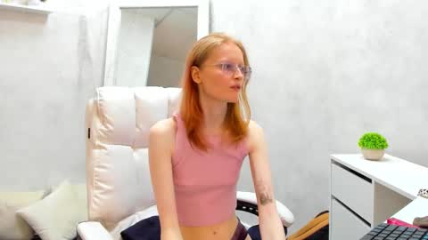 Snapshot of elizabeth_harpper chatting on 1, 3, 2025 Elizabeth online show from 1, 3, 2025