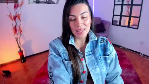 Snapshot of elizabeth_taylor_b chatting on 6, 3, 2025 Elizabeth online show from 6, 3, 2025