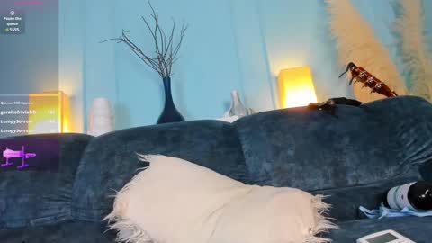 Snapshot of elizabeth_vonsweet chatting on 1, 3, 2025 Eli online show from 1, 3, 2025