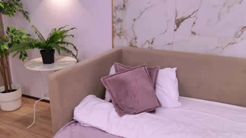 Elizabeth online show from 15, 10, 2025