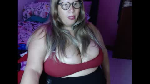 Snapshot of elizabethtaylor1 chatting on 12, 10, 2025 Elizabeth online show from 12, 10, 2025