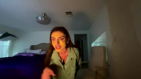 Snapshot of ella_ella_ella_ay chatting on 6, 10, 2025 ella_ella_ella_ay online show from 6, 10, 2025