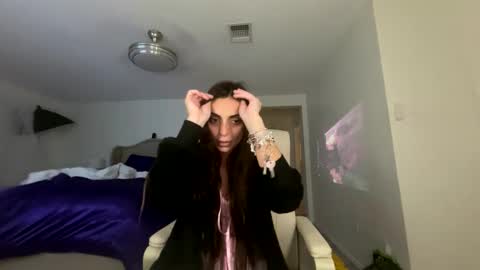 Snapshot of ella_ella_ella_ay chatting on 7, 10, 2025 ella_ella_ella_ay online show from 7, 10, 2025