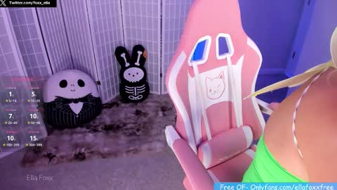 Snapshot of ella_foxx chatting on 24, 10, 2025 ella_foxx online show from 24, 10, 2025