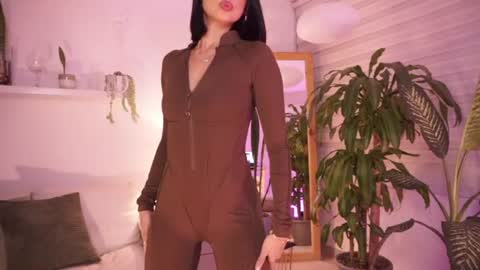 Snapshot of ella_owen chatting on 7, 7, 2026 ELLA OWEN online show from 7, 7, 2026