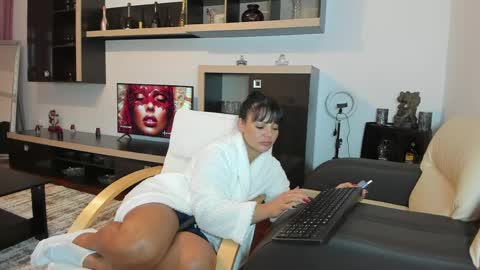 Ella online show from 3, 4, 2026