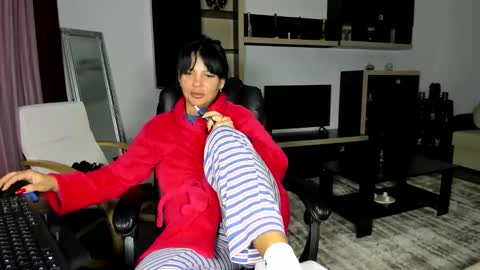 Ella online show from 10, 4, 2026