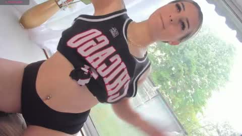 ella_vee online show from 22, 4, 2026