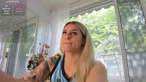 Snapshot of ella_vee chatting on 1, 6, 2026 ella_vee online show from 1, 6, 2026