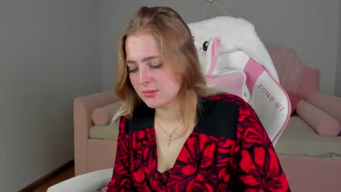 Snapshot of ellabells chatting on 5, 4, 2026 EllaBells online show from 5, 4, 2026