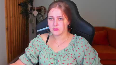 Snapshot of ellabells chatting on 20, 4, 2026 EllaBells online show from 20, 4, 2026