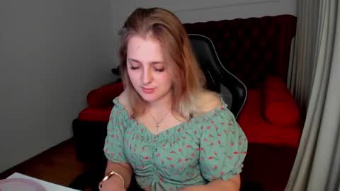 Snapshot of ellabells chatting on 23, 4, 2026 EllaBells online show from 23, 4, 2026