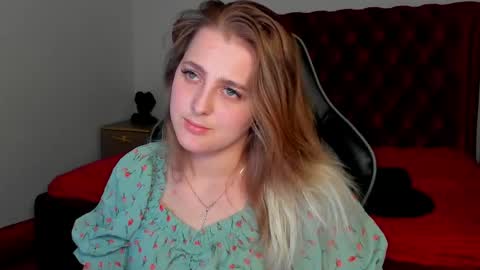 Snapshot of ellabells chatting on 23, 4, 2026 EllaBells online show from 23, 4, 2026