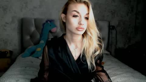 Snapshot of ellamilla chatting on 19, 4, 2026 ellamilla online show from 19, 4, 2026