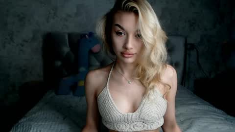 Snapshot of ellamilla chatting on 27, 4, 2026 ellamilla online show from 27, 4, 2026