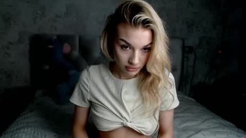 Snapshot of ellamilla chatting on 28, 4, 2026 ellamilla online show from 28, 4, 2026