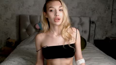 Snapshot of ellamilla chatting on 10, 5, 2026 ellamilla online show from 10, 5, 2026