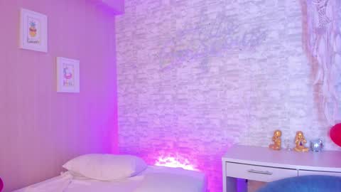 Ella online show from 25, 2, 2025