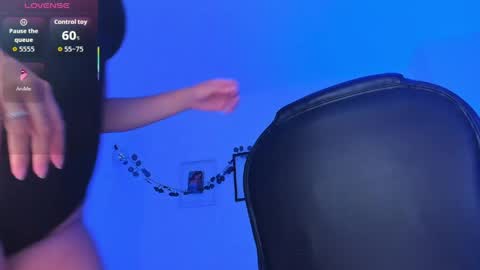 ellarosee_ online show from 10, 4, 2026