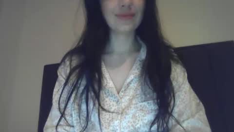 elle010843 online show from 11, 11, 2025