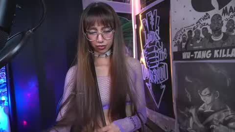 follow me on instagram .    online show from 22, 2, 2025