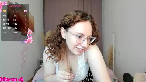 Snapshot of ellie_coy_ chatting on 4, 10, 2025 Ellie online show from 4, 10, 2025