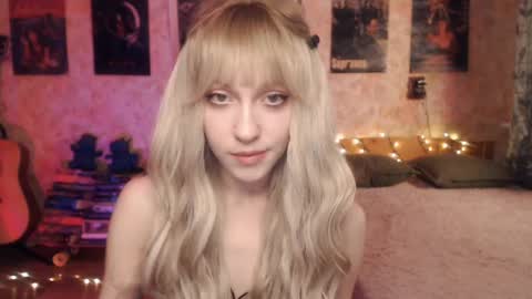 ellie_friendly online show from 23, 1, 2025