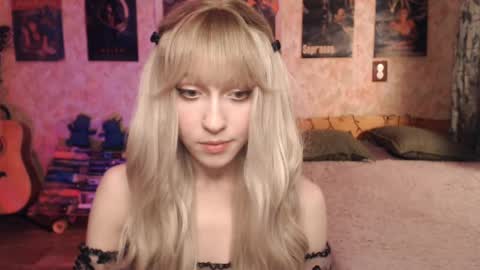 ellie_friendly online show from 4, 2, 2025