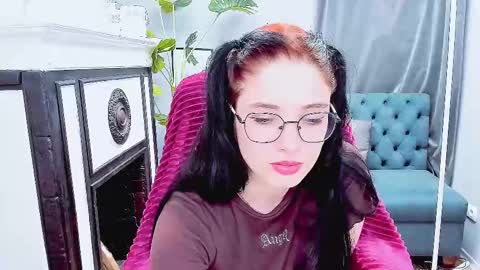 Snapshot of ellie_magic chatting on 1, 3, 2025 ellie_magic online show from 1, 3, 2025
