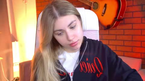 Snapshot of elliecutes chatting on 25, 4, 2026 elliecutes online show from 25, 4, 2026