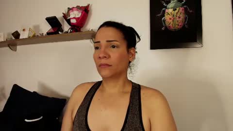 Snapshot of elliee1 chatting on 26, 6, 2026 elliee1 online show from 26, 6, 2026