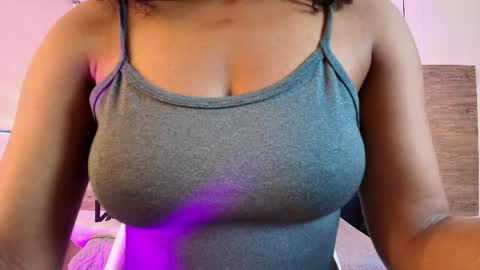 Snapshot of elliee_alves chatting on 5, 6, 2026 elliee_alves online show from 5, 6, 2026