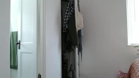 Ellie Rowyn online show from 2, 4, 2026