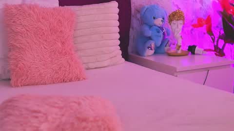 EllinaNuria online show from 16, 4, 2026