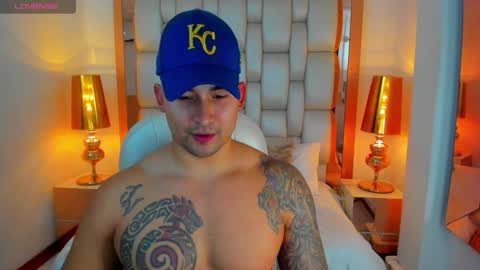 Snapshot of elliott_veelez chatting on 2, 12, 2024 E L L I O T V E L E Z online show from 2, 12, 2024