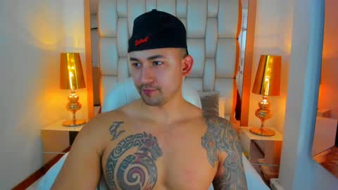 Snapshot of elliott_veelez chatting on 5, 12, 2024 E L L I O T V E L E Z online show from 5, 12, 2024