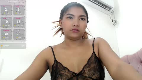 Snapshot of elly_willis chatting on 14, 12, 2024 Elly online show from 14, 12, 2024