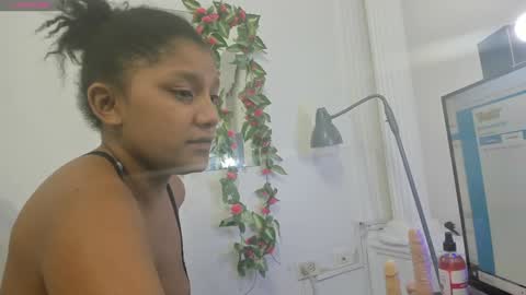 Snapshot of elly_willis chatting on 5, 1, 2025 Elly online show from 5, 1, 2025