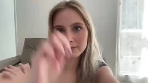 Snapshot of ellykeyofficial chatting on 25, 4, 2026 ellykeyofficial online show from 25, 4, 2026