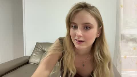 ellykeyofficial online show from 28, 5, 2026