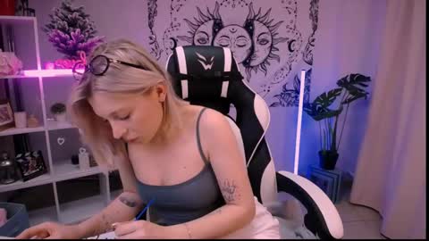 Snapshot of ellysunlover chatting on 14, 2, 2025 ELLY online show from 14, 2, 2025