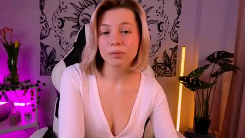Snapshot of ellysunlover chatting on 9, 3, 2025 ELLY online show from 9, 3, 2025