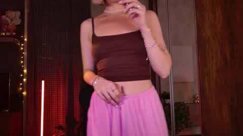 Snapshot of ellysunlover chatting on 20, 10, 2025 ELLY online show from 20, 10, 2025