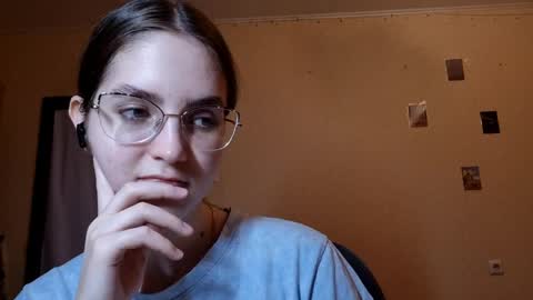 Snapshot of elmeraurora chatting on 17, 5, 2026 Kate online show from 17, 5, 2026